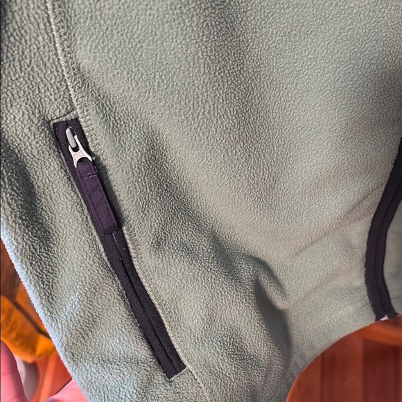 Vineyard Vines Sage Fleece Vest - Picture 5 of 5